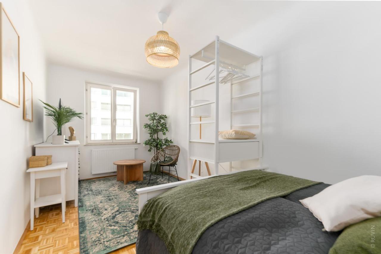 King Bed Home, 3 Bed Rooms, Perfect For Long Term Appartement